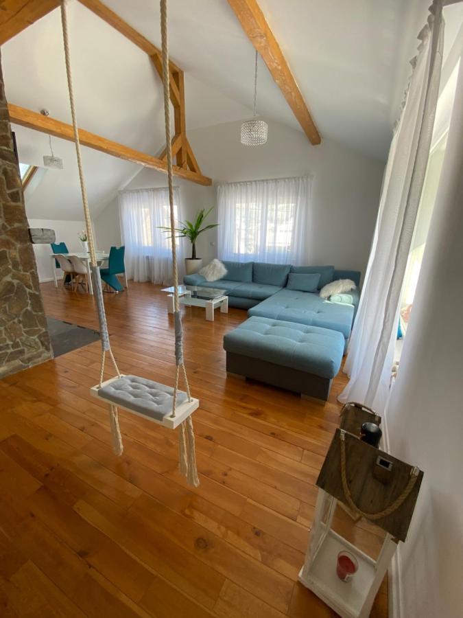 Attic 33 Daire Câmpulung Moldovenesc Dış mekan fotoğraf